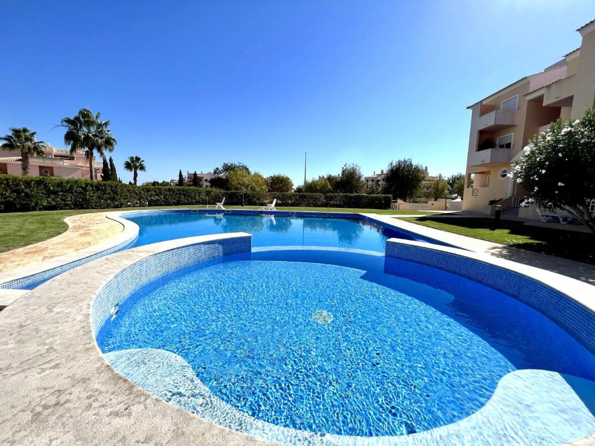 Albufeira Valley 1 With Pool By Homing Exterior foto